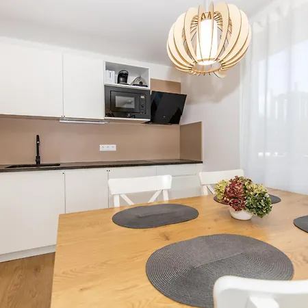 Old Boatman's House * Bled