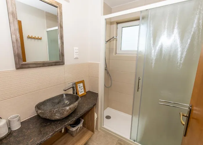 Old Boatman's House * Bled